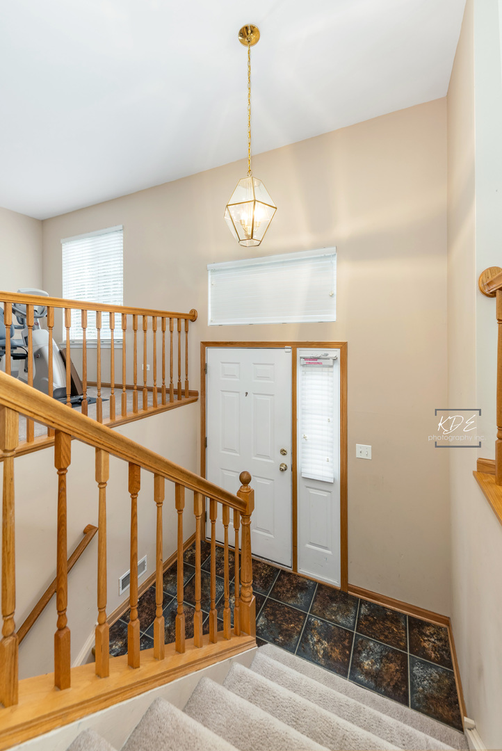 2330 Twilight Drive, Aurora, IL 60503