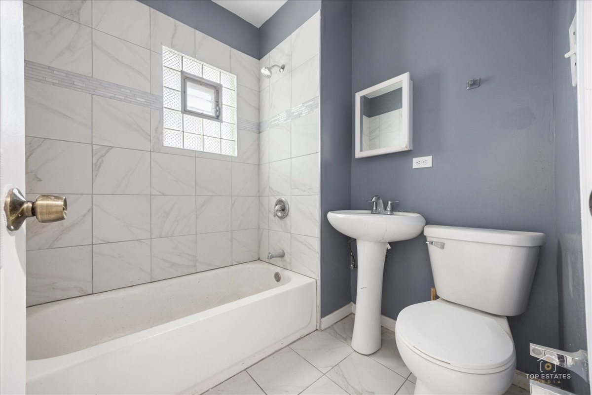 3616 N Kedzie Avenue #1, Chicago, IL 60618