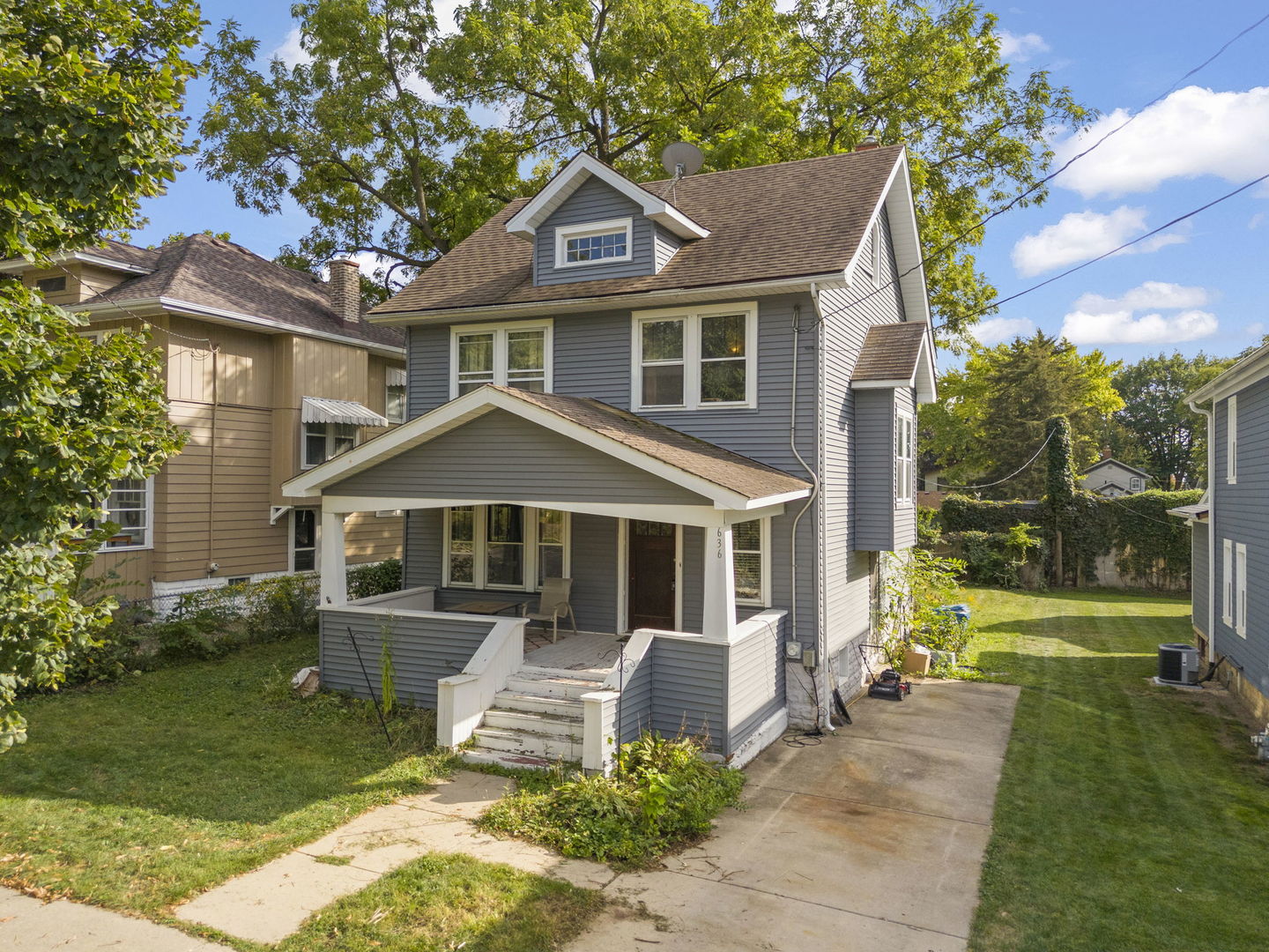 636 Garfield Avenue, Aurora, IL 60506