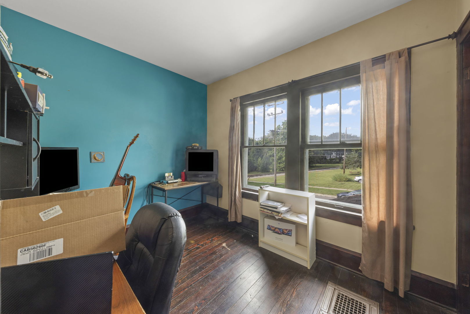 636 Garfield Avenue, Aurora, IL 60506