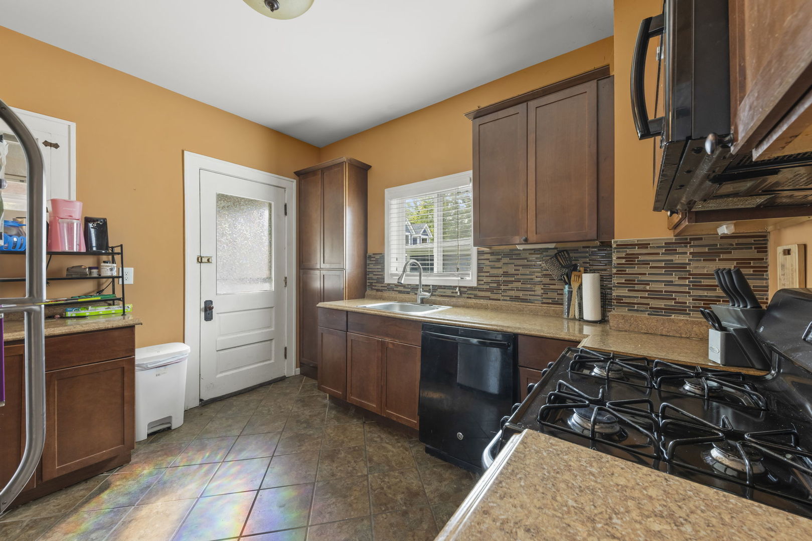 636 Garfield Avenue, Aurora, IL 60506