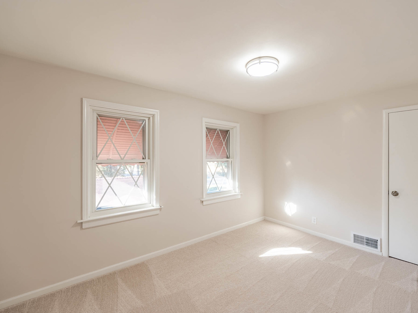 225 N Spruce Avenue, Bensenville, IL 60106