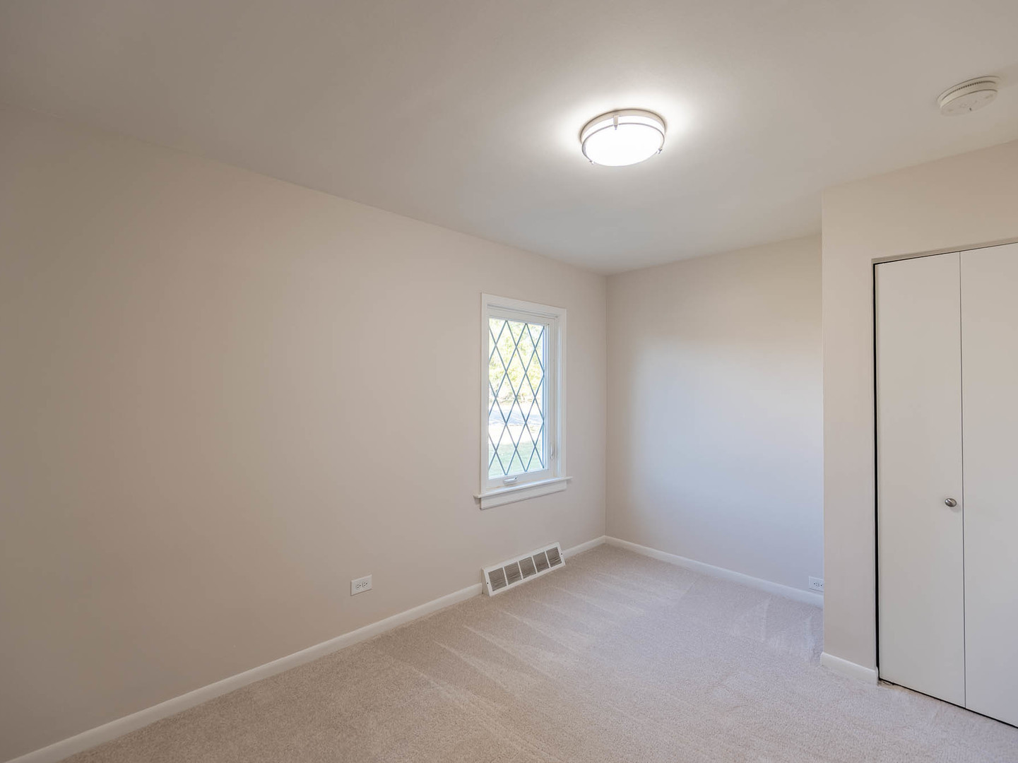 225 N Spruce Avenue, Bensenville, IL 60106