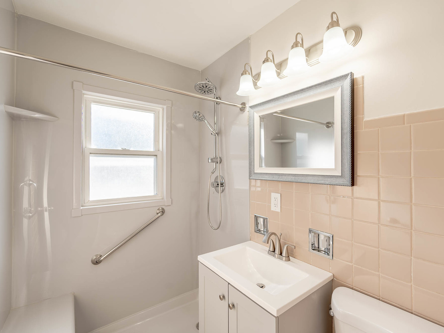 225 N Spruce Avenue, Bensenville, IL 60106