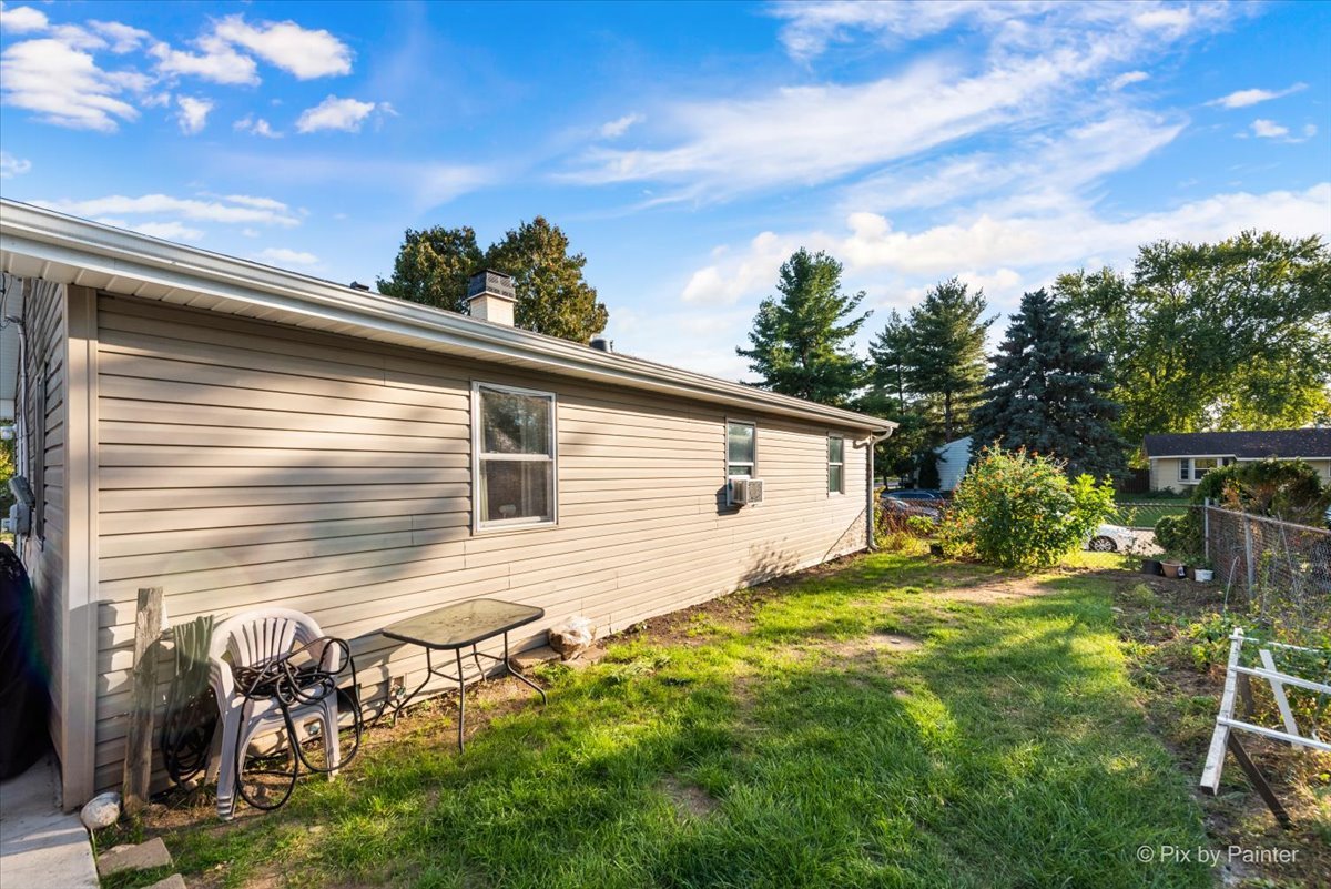 200 AMARILLO Drive, Carpentersville, IL 60110