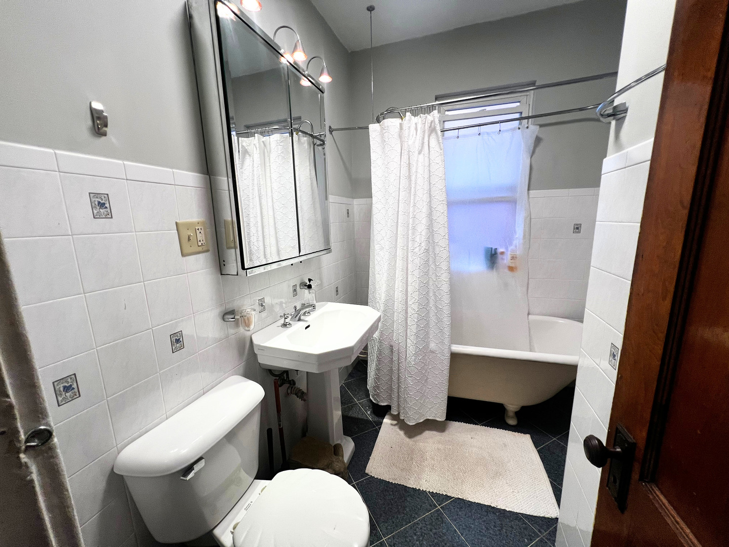 2340 W Thomas Street #2F, Chicago, IL 60622