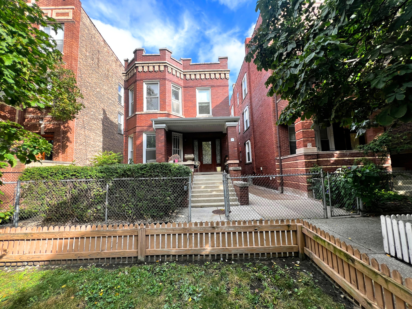 2340 W Thomas Street #2F, Chicago, IL 60622