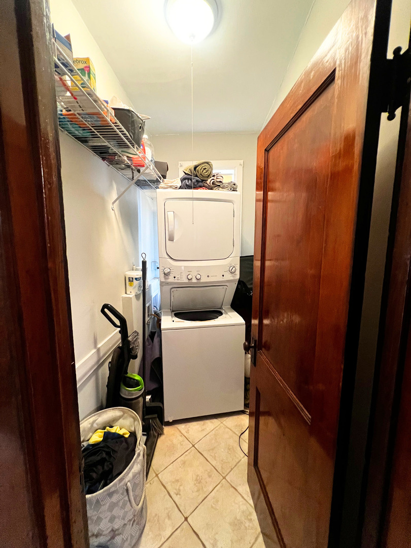 2340 W Thomas Street #2F, Chicago, IL 60622