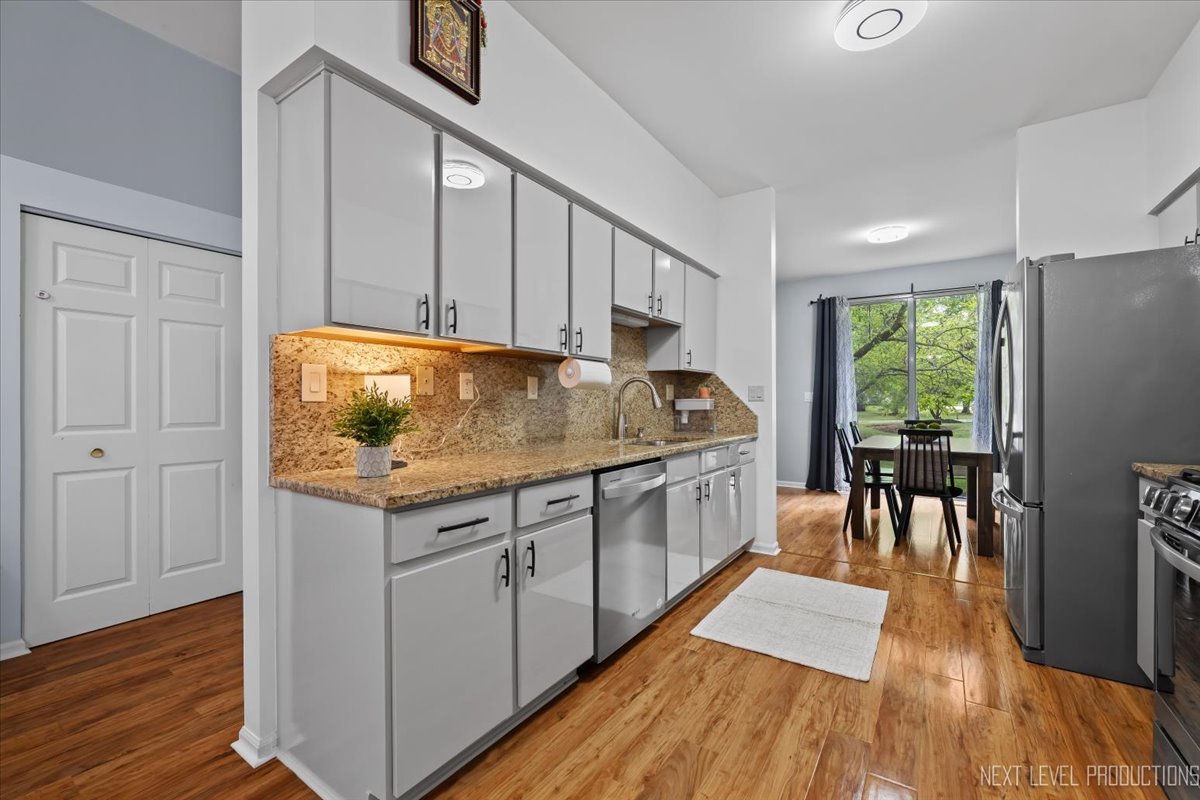 1459 WALNUT HILL Avenue, St. Charles, IL 60174