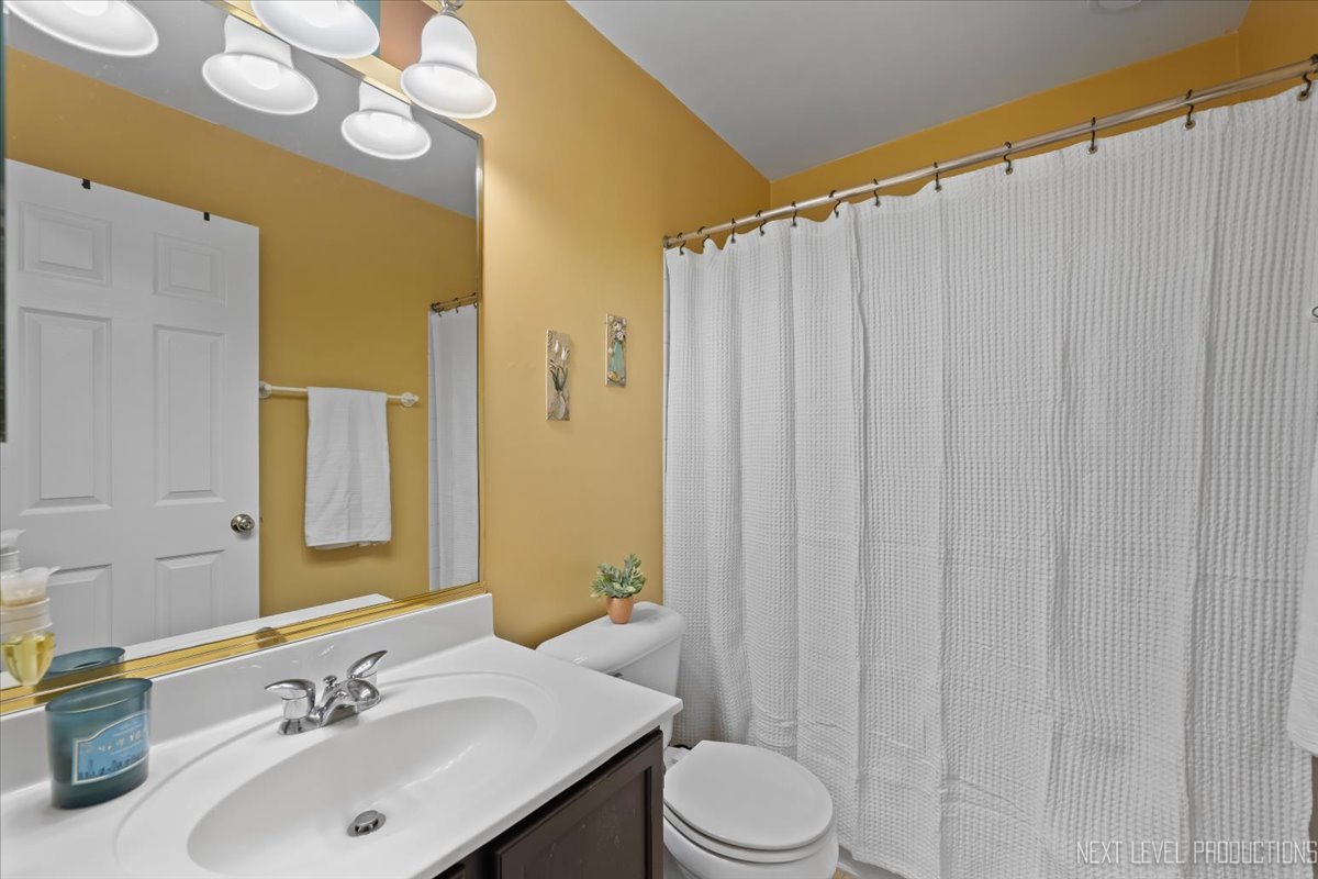 1459 WALNUT HILL Avenue, St. Charles, IL 60174