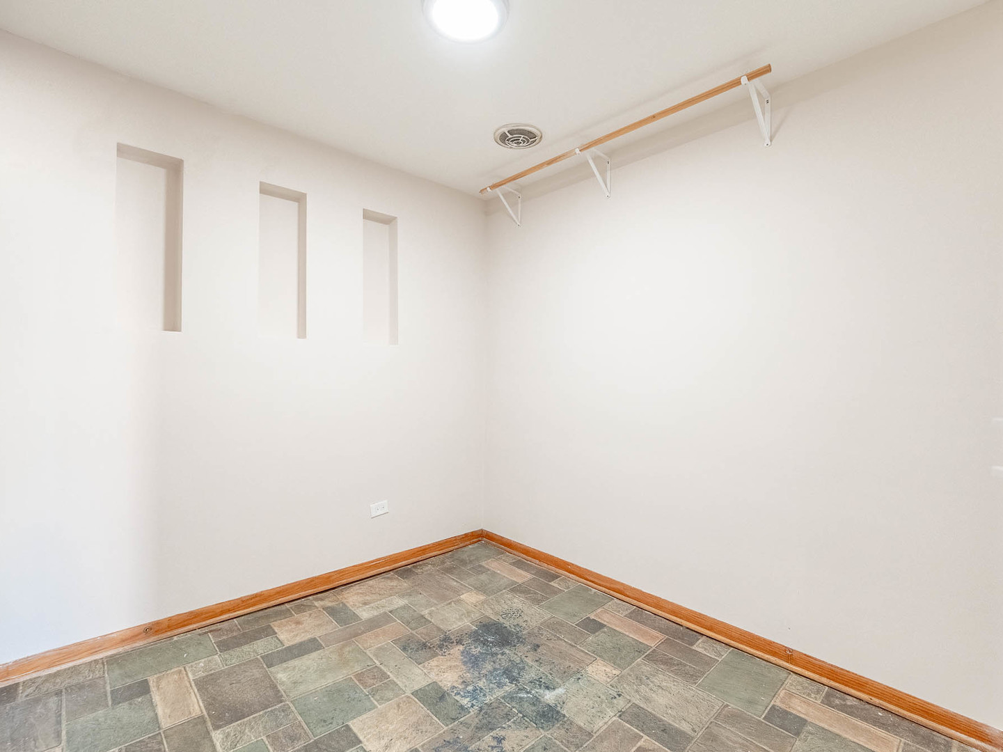 2858 Kensington Avenue, Westchester, IL 60154