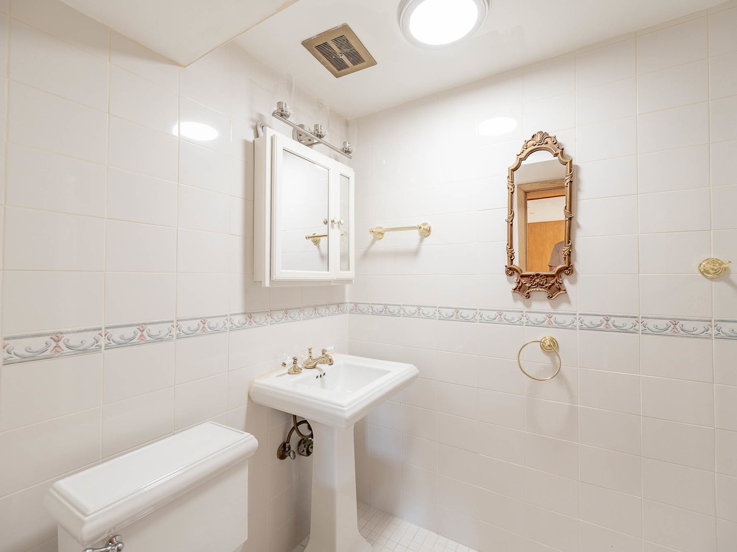 2858 Kensington Avenue, Westchester, IL 60154