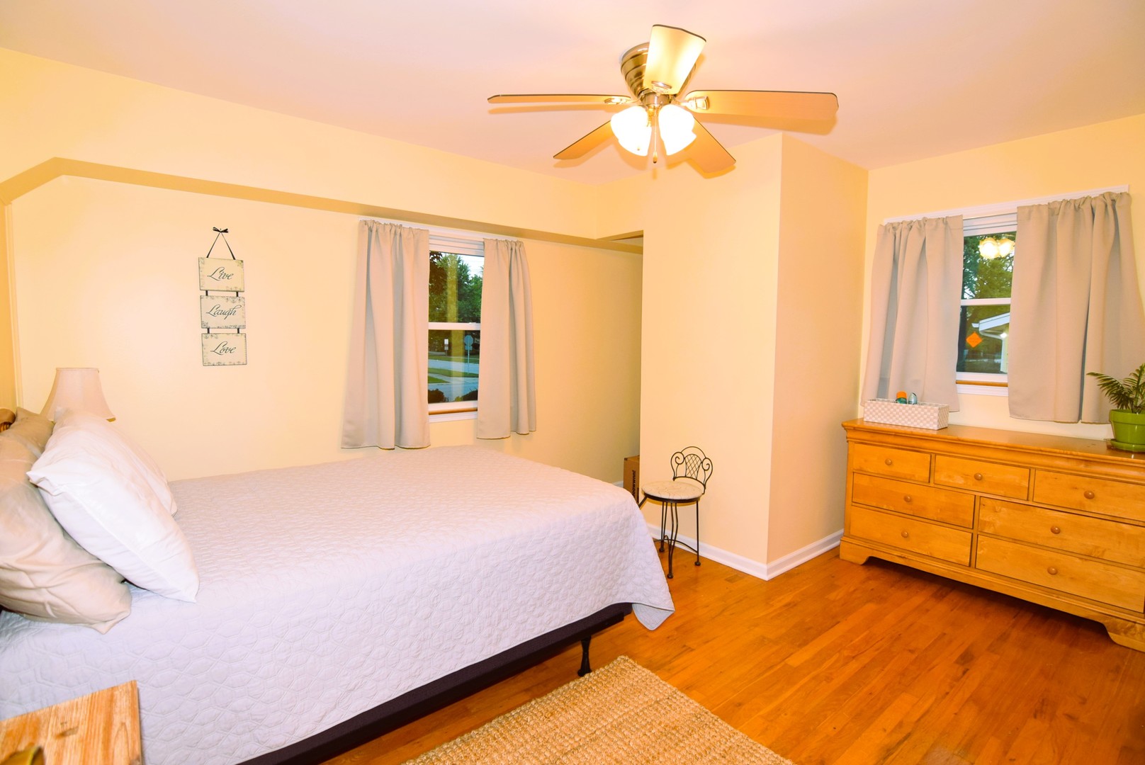 945 W 187TH Street, Homewood, IL 60430