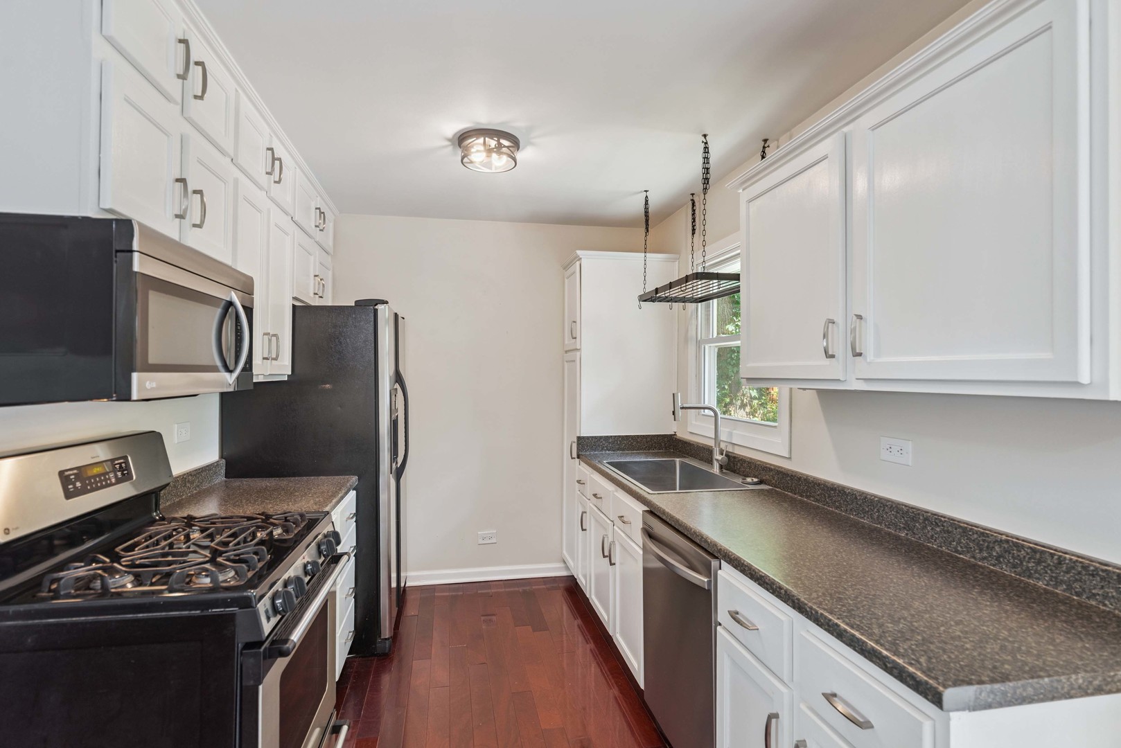26325 N Walnut Avenue, Mundelein, IL 60060
