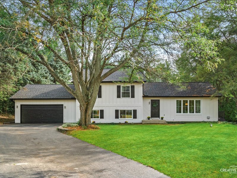 40W665 Carriage Court, St. Charles, IL 60175