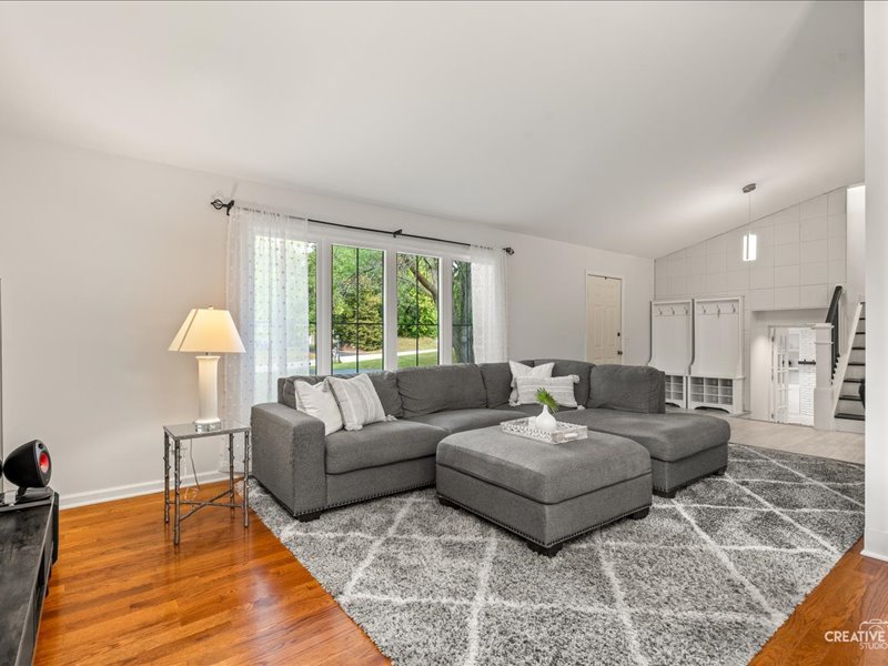 40W665 Carriage Court, St. Charles, IL 60175