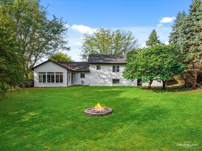 40W665 Carriage Court, St. Charles, IL 60175