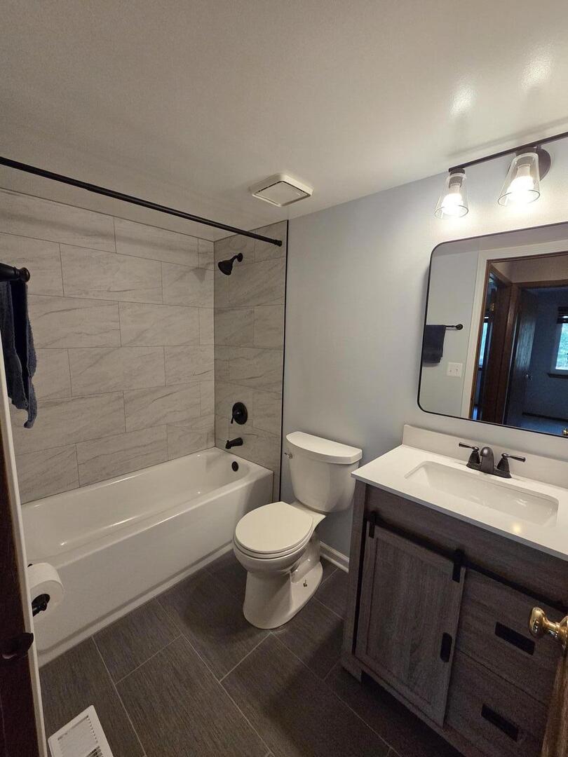 916 Manchester Circle #916, Schaumburg, IL 60193