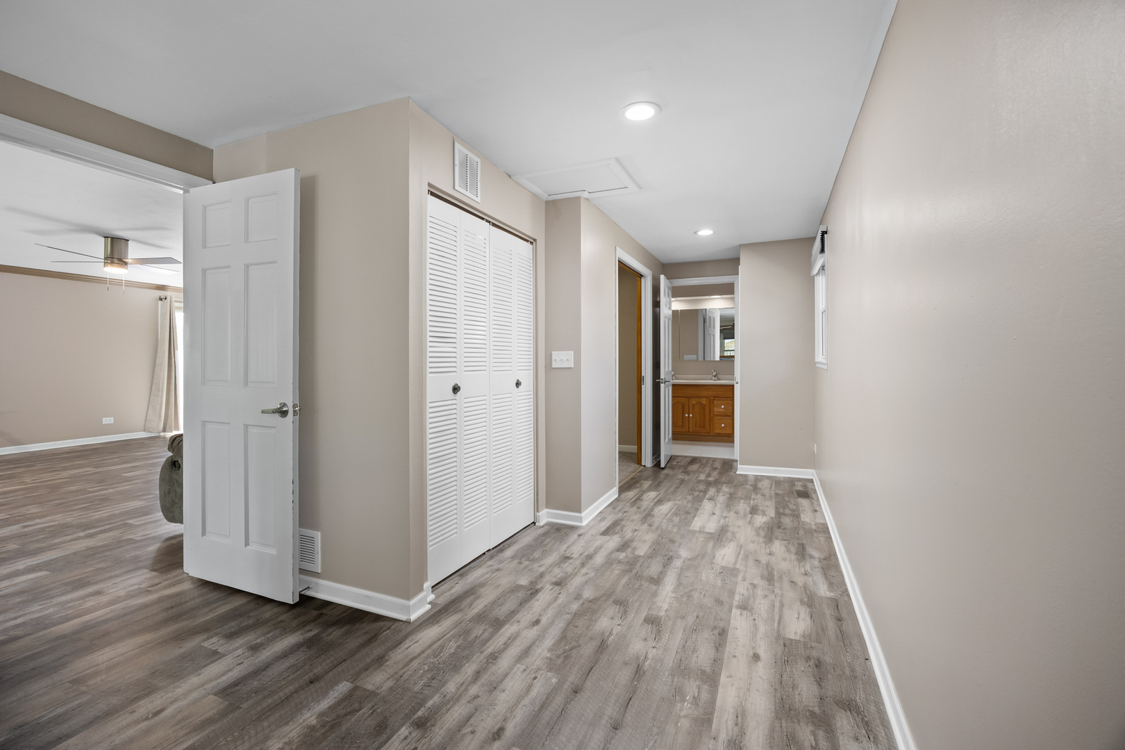 521 Auburn Lane, Schaumburg, IL 60193