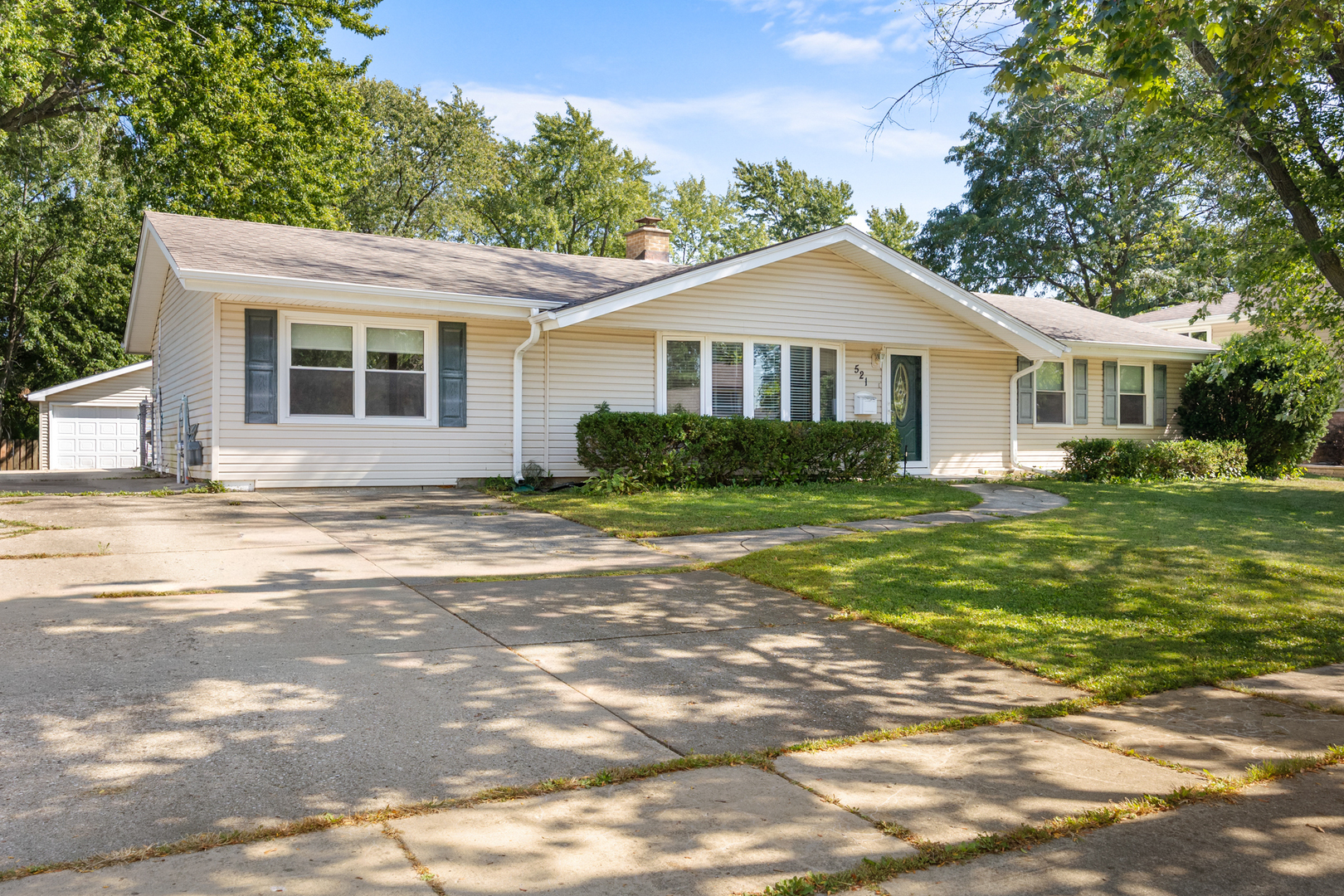 521 Auburn Lane, Schaumburg, IL 60193