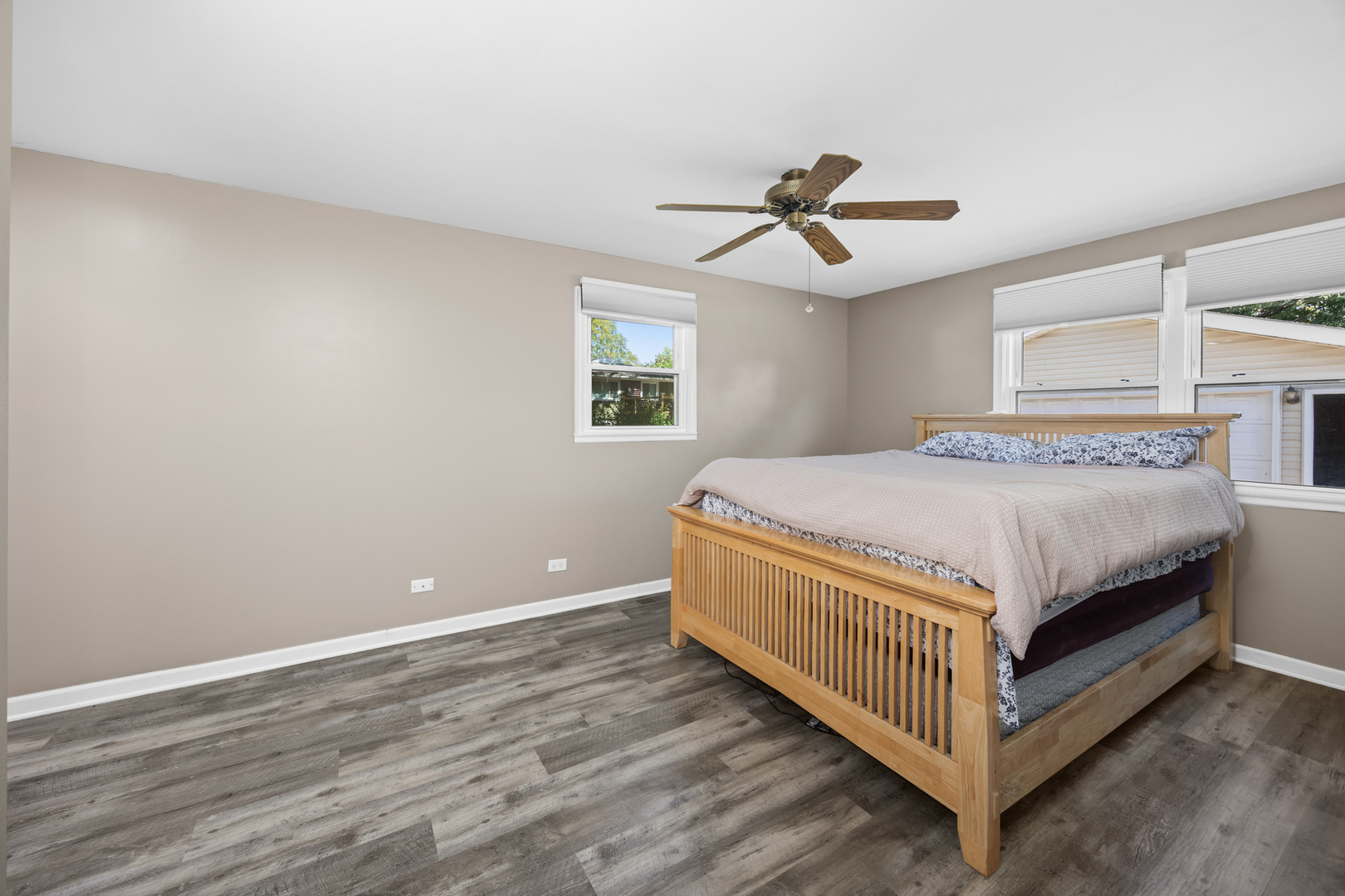 521 Auburn Lane, Schaumburg, IL 60193