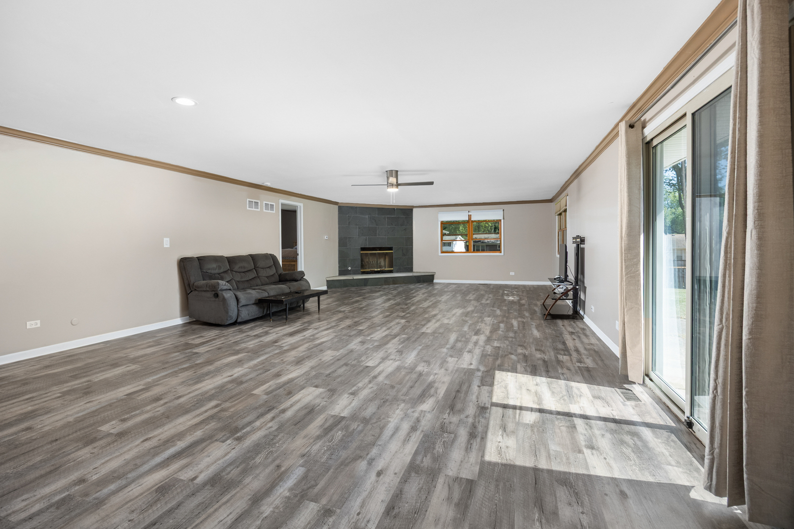 521 Auburn Lane, Schaumburg, IL 60193