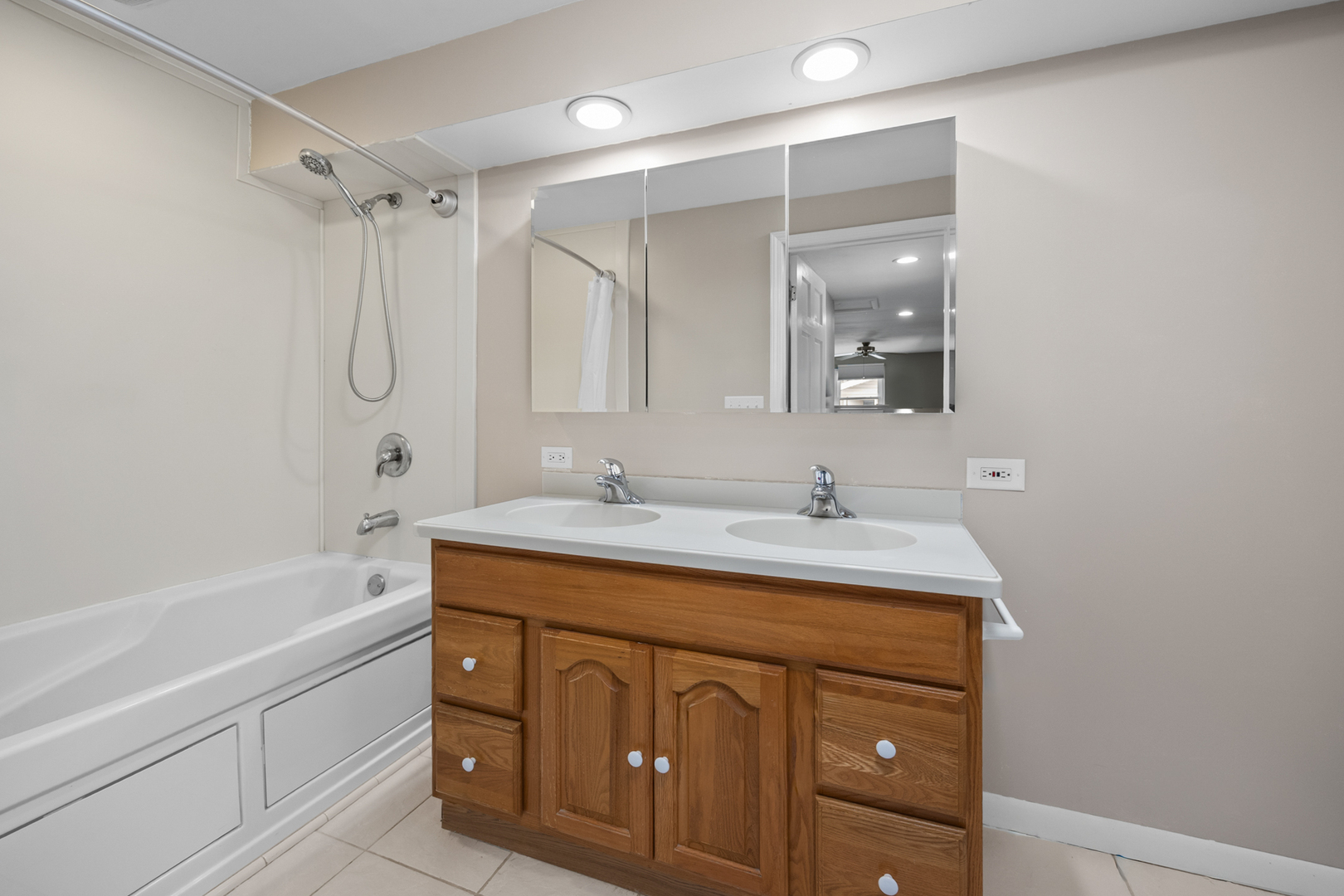 521 Auburn Lane, Schaumburg, IL 60193