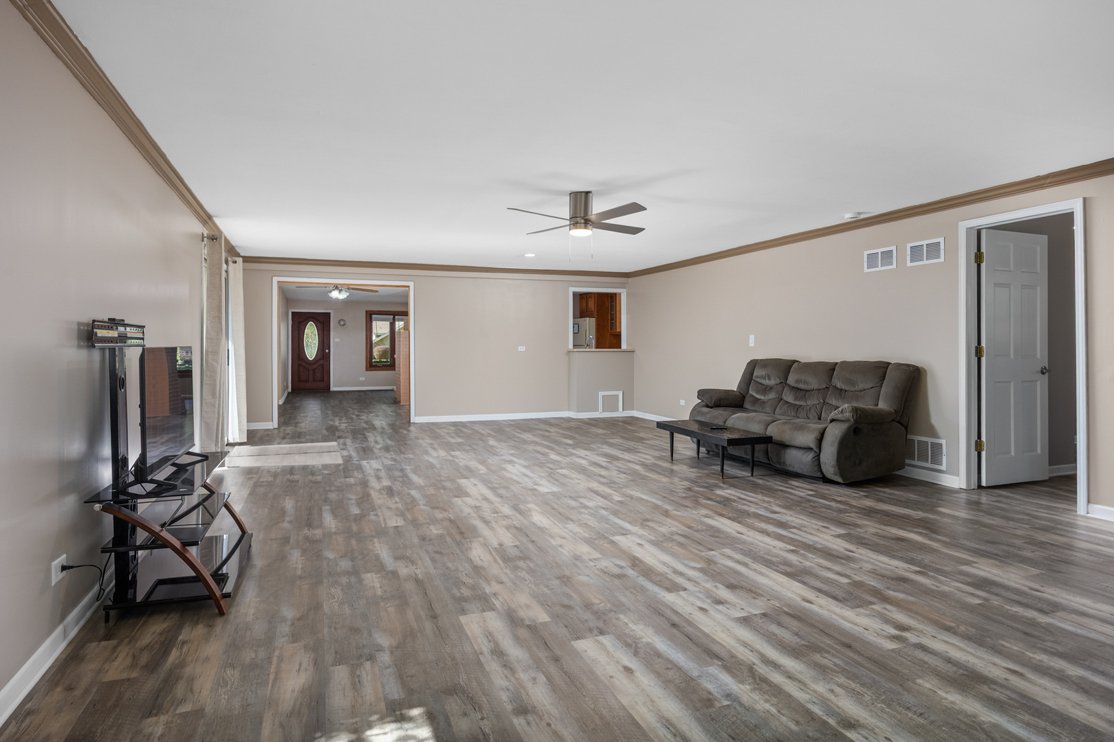 521 Auburn Lane, Schaumburg, IL 60193