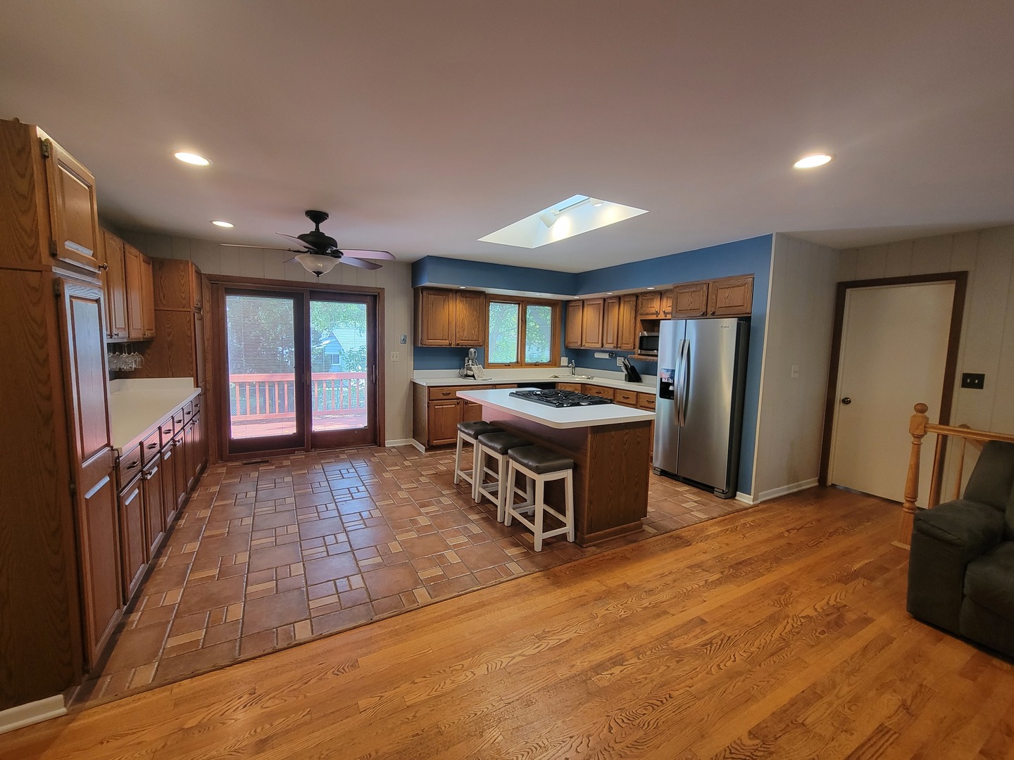 32 Lancaster Avenue, Elk Grove Village, IL 60007
