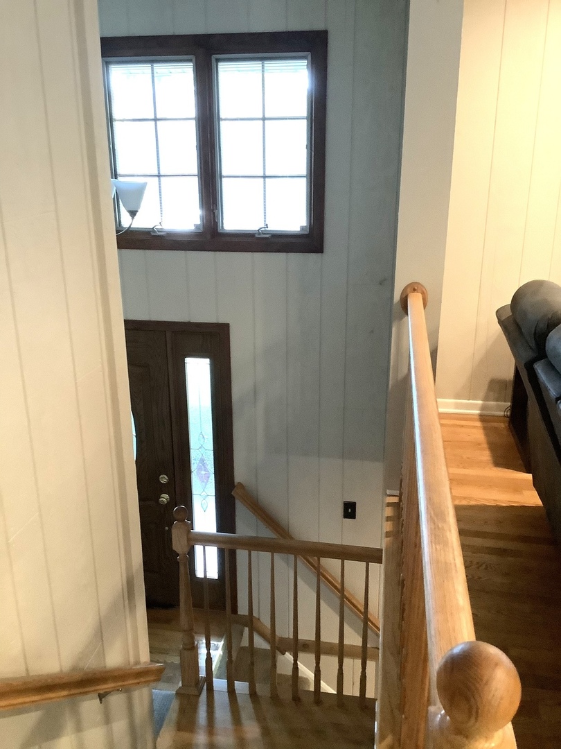 32 Lancaster Avenue, Elk Grove Village, IL 60007