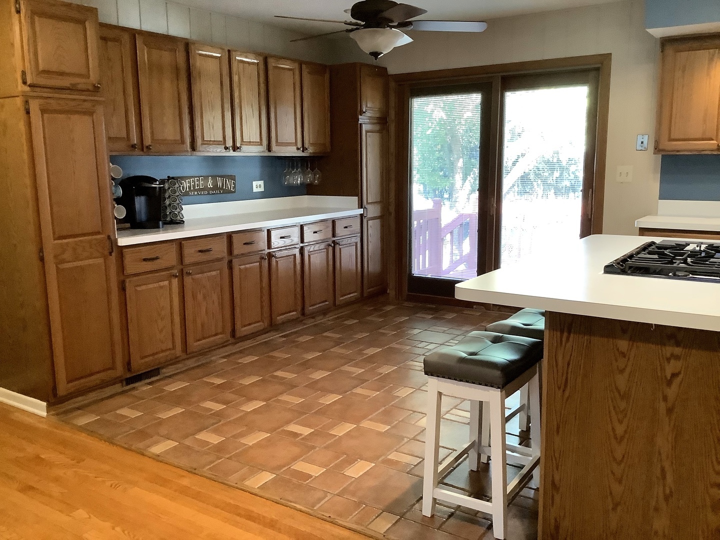 32 Lancaster Avenue, Elk Grove Village, IL 60007