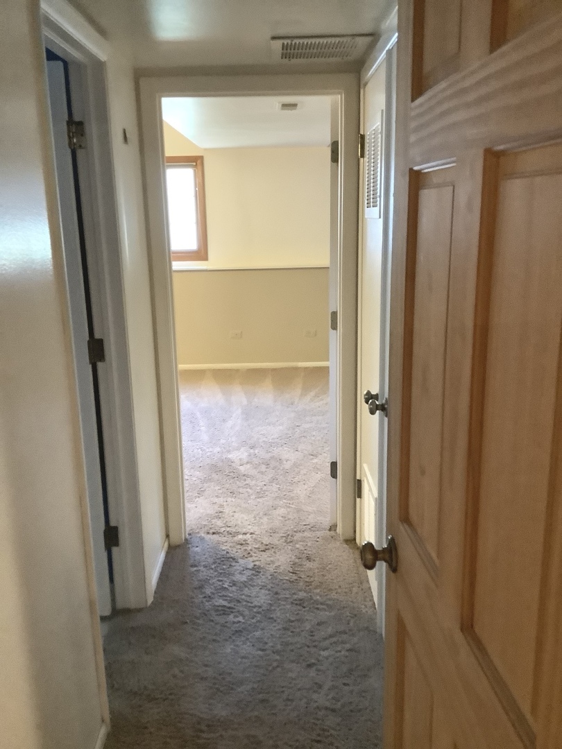 32 Lancaster Avenue, Elk Grove Village, IL 60007