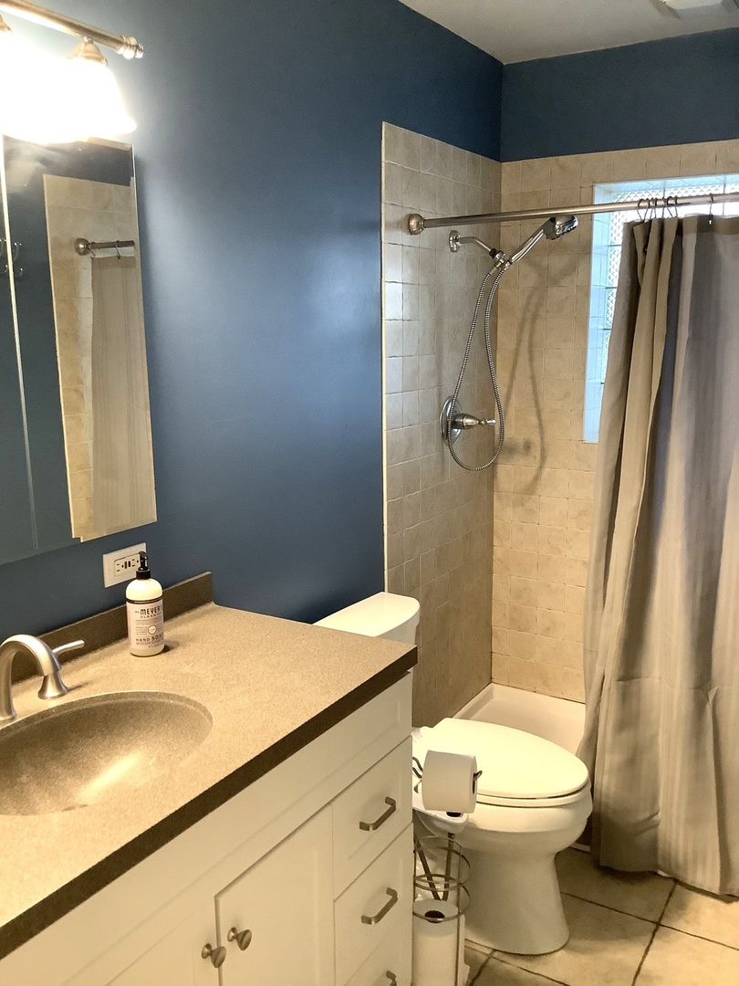 32 Lancaster Avenue, Elk Grove Village, IL 60007