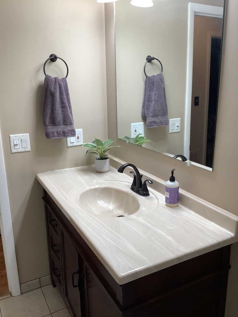 32 Lancaster Avenue, Elk Grove Village, IL 60007