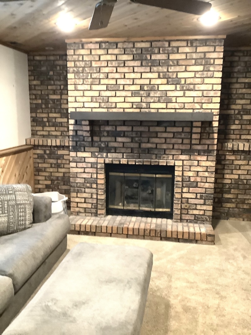 32 Lancaster Avenue, Elk Grove Village, IL 60007