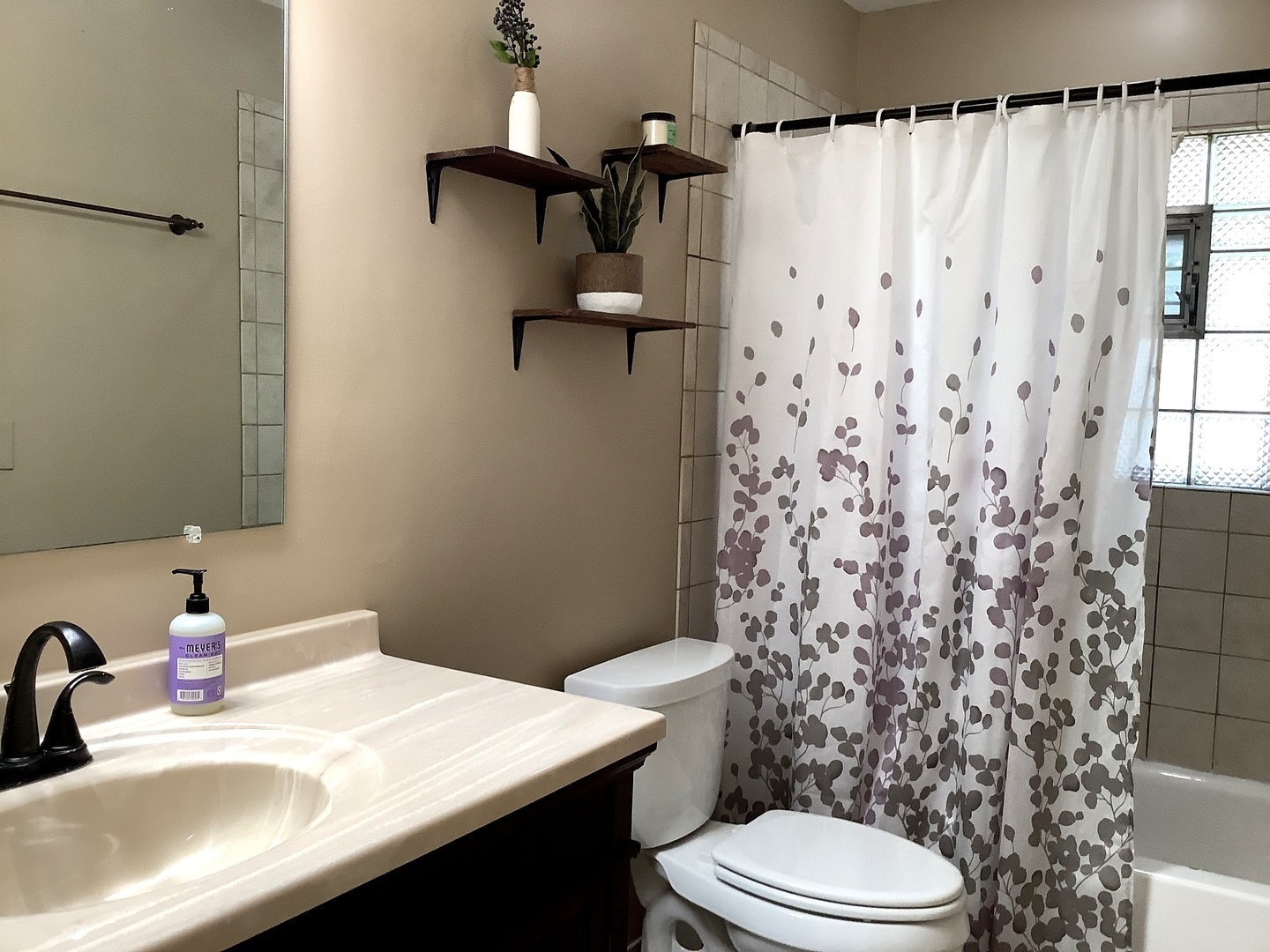 32 Lancaster Avenue, Elk Grove Village, IL 60007