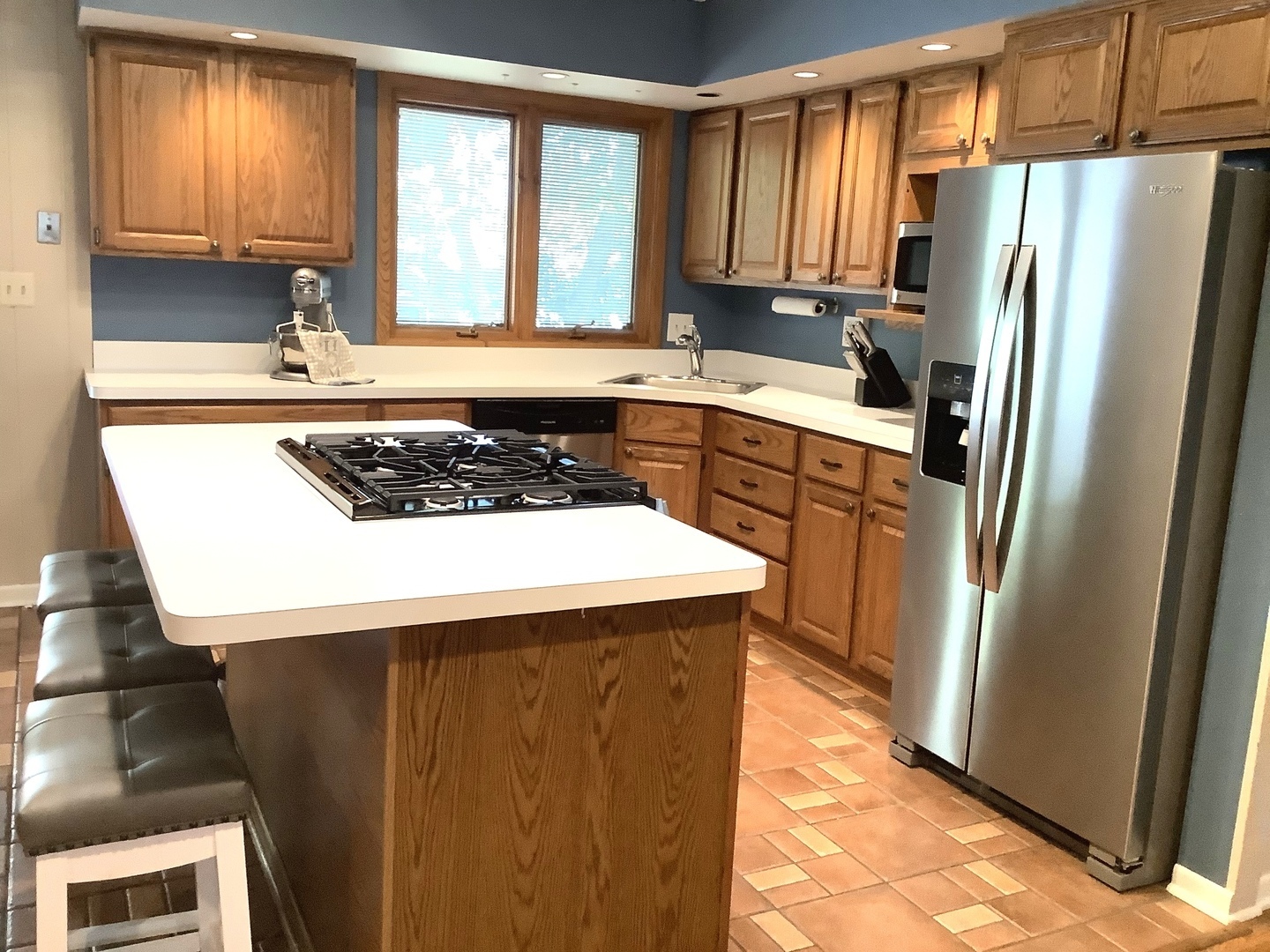 32 Lancaster Avenue, Elk Grove Village, IL 60007