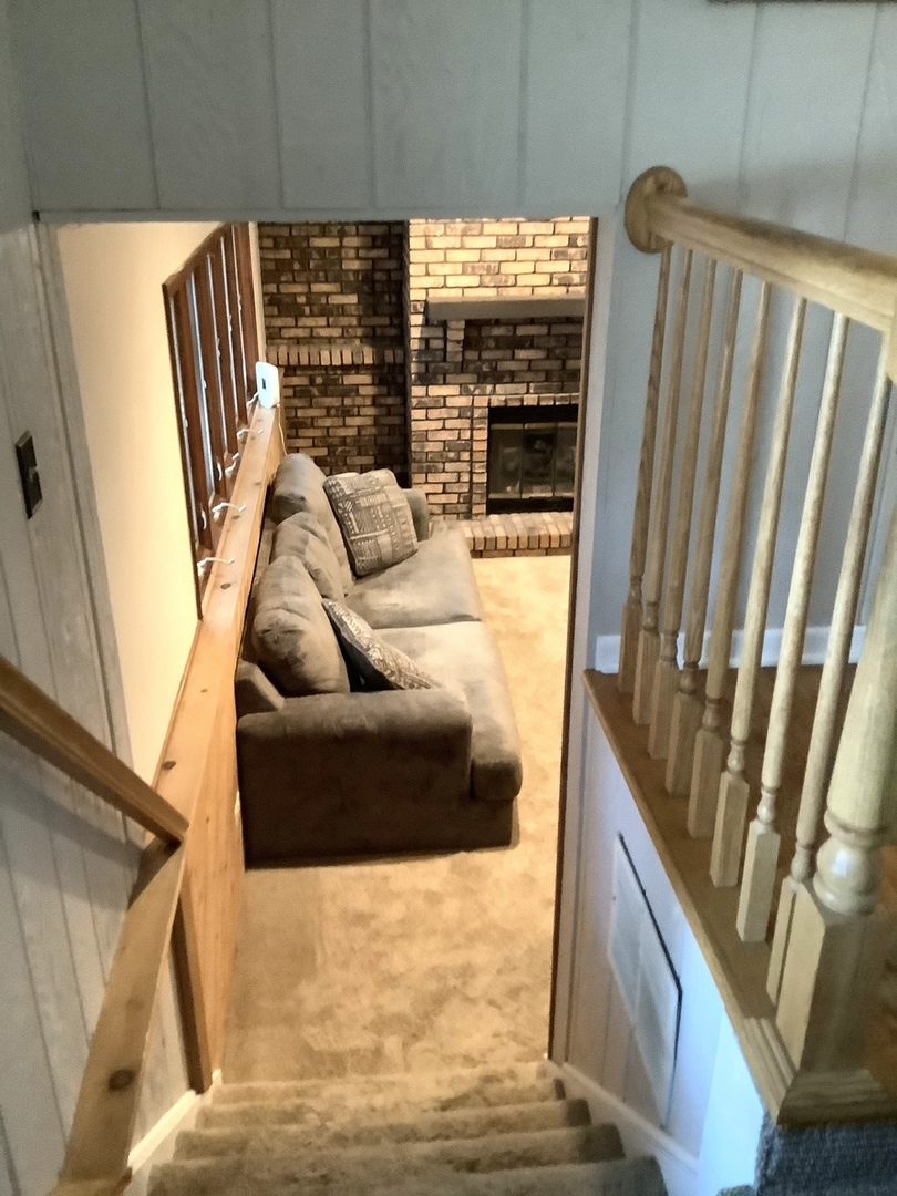 32 Lancaster Avenue, Elk Grove Village, IL 60007