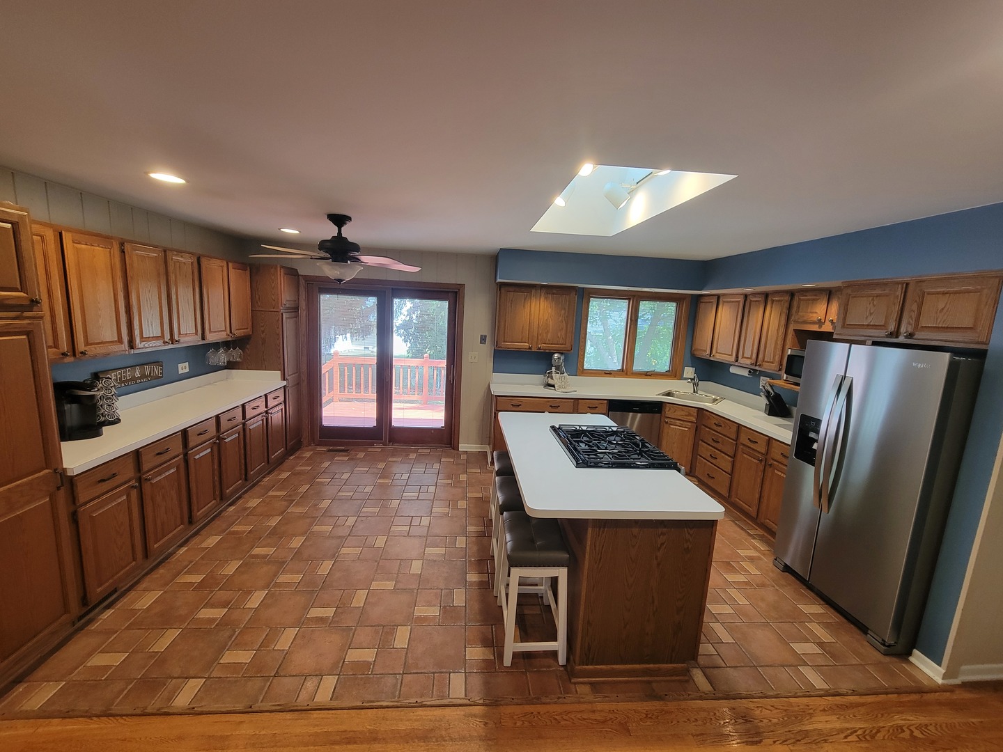 32 Lancaster Avenue, Elk Grove Village, IL 60007