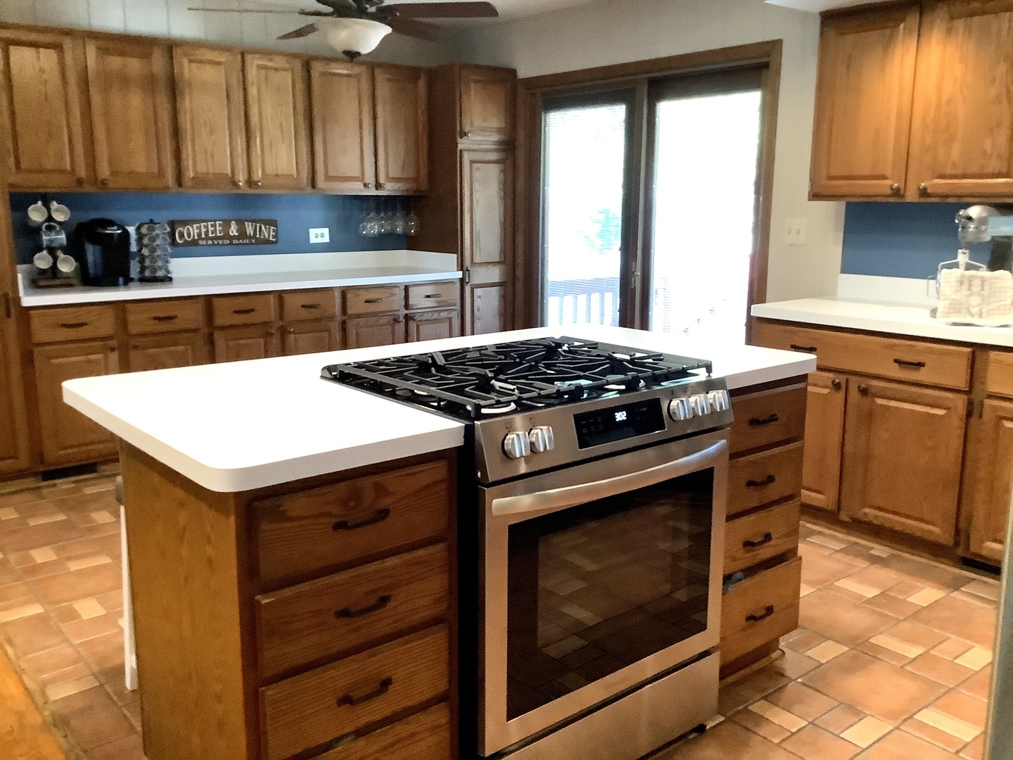 32 Lancaster Avenue, Elk Grove Village, IL 60007