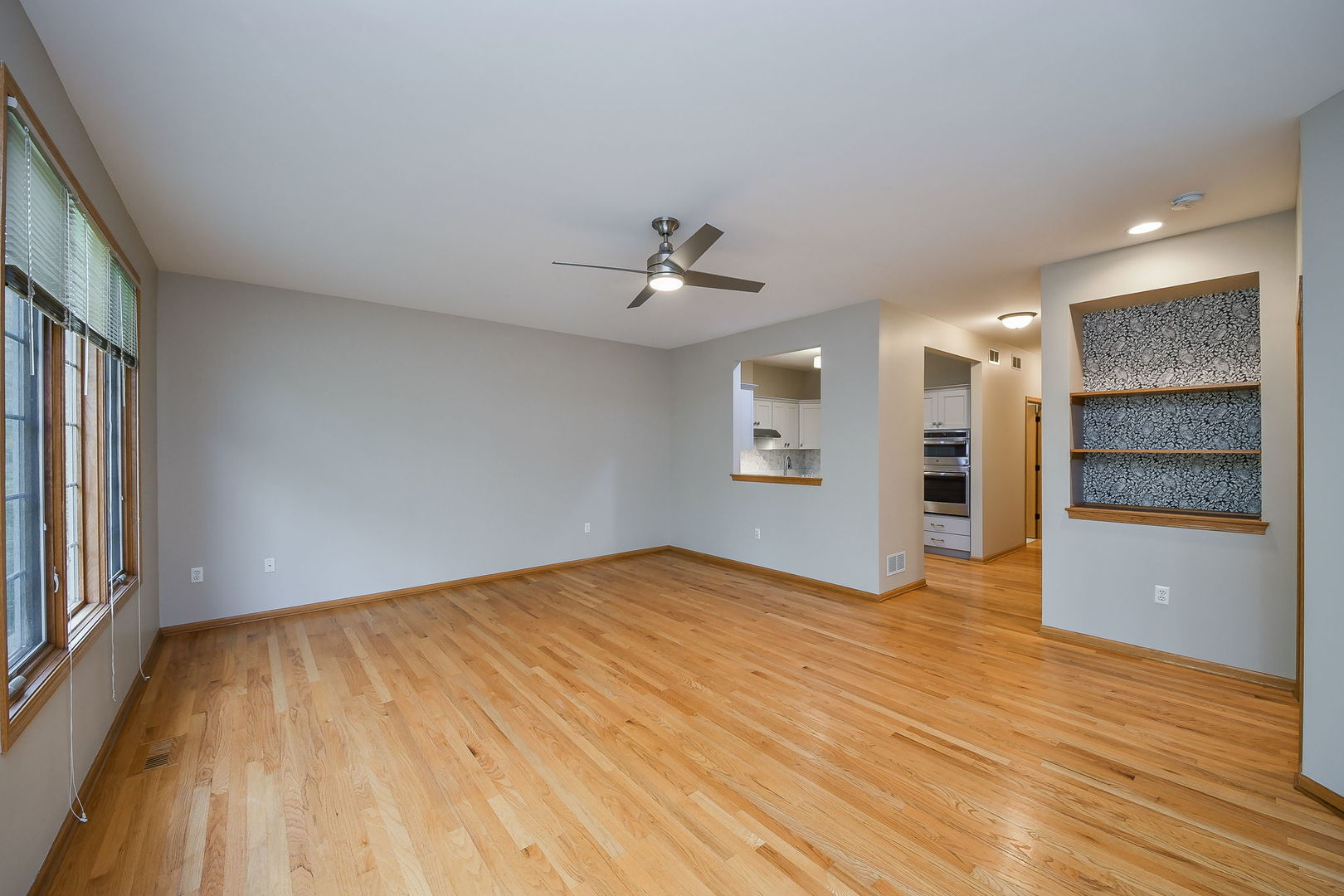 385 Delnor Glen Drive, St. Charles, IL 60174