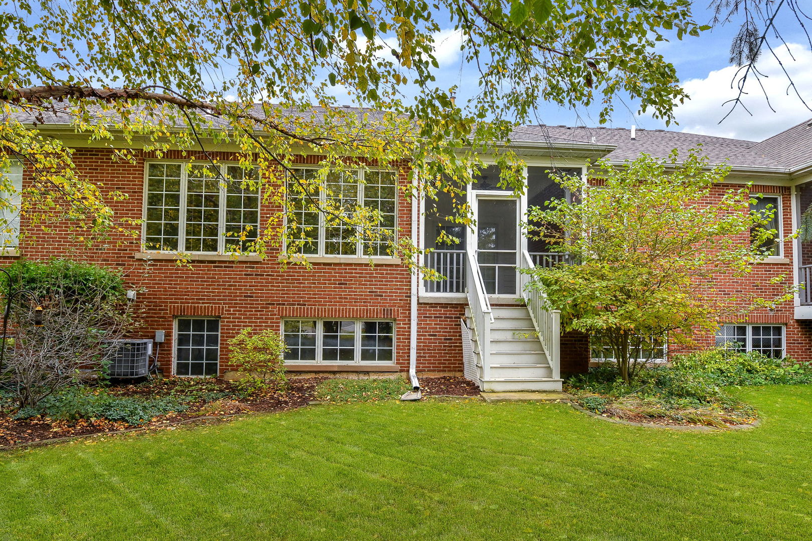 385 Delnor Glen Drive, St. Charles, IL 60174