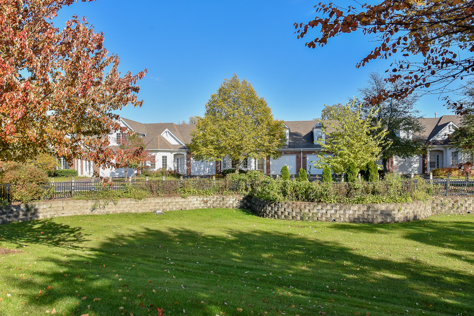 385 Delnor Glen Drive, St. Charles, IL 60174