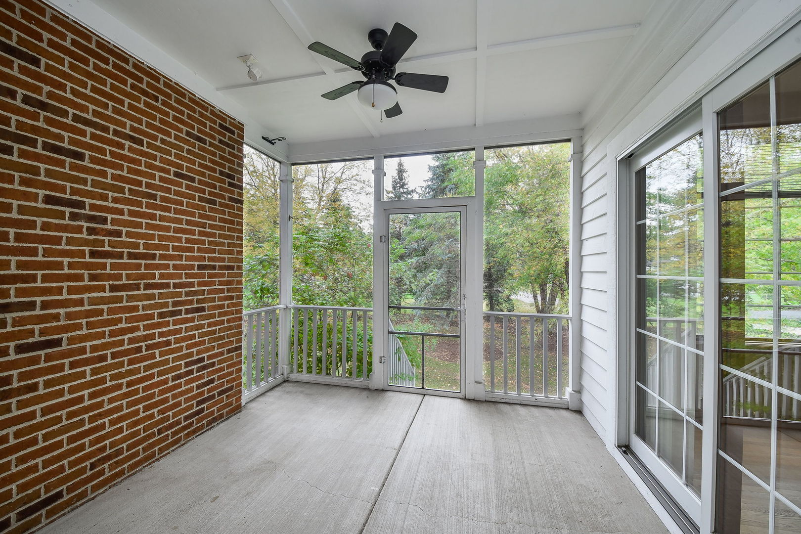 385 Delnor Glen Drive, St. Charles, IL 60174