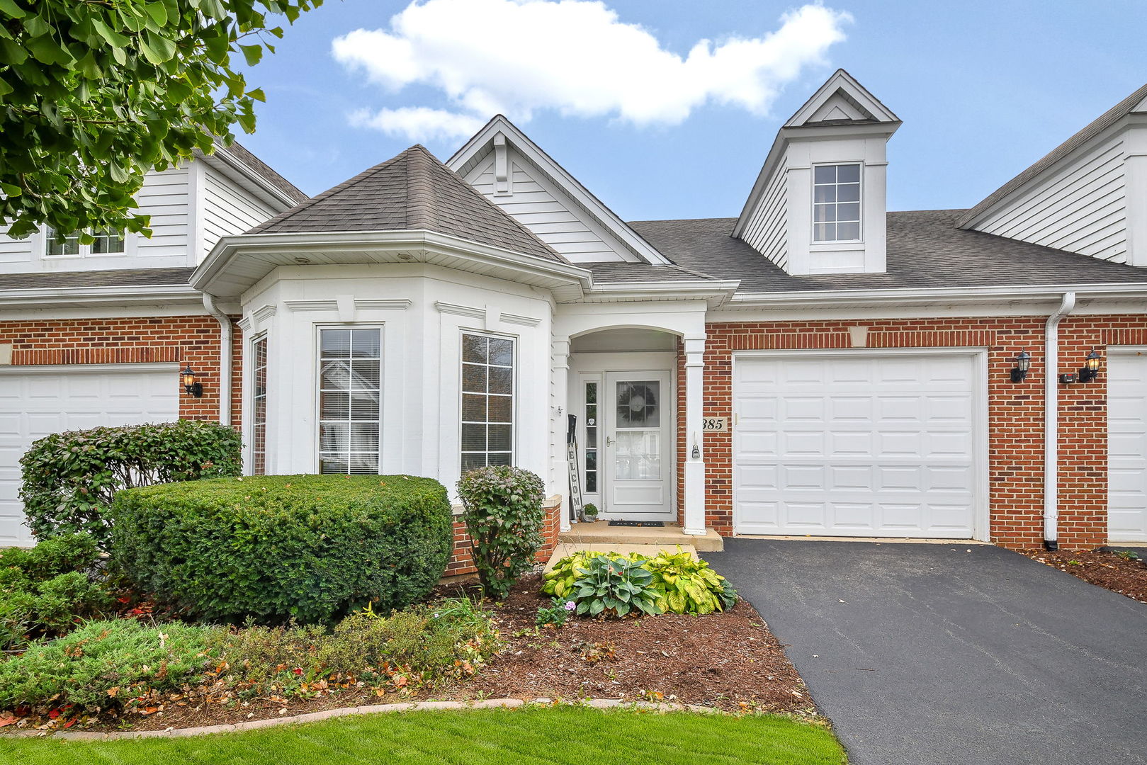 385 Delnor Glen Drive, St. Charles, IL 60174