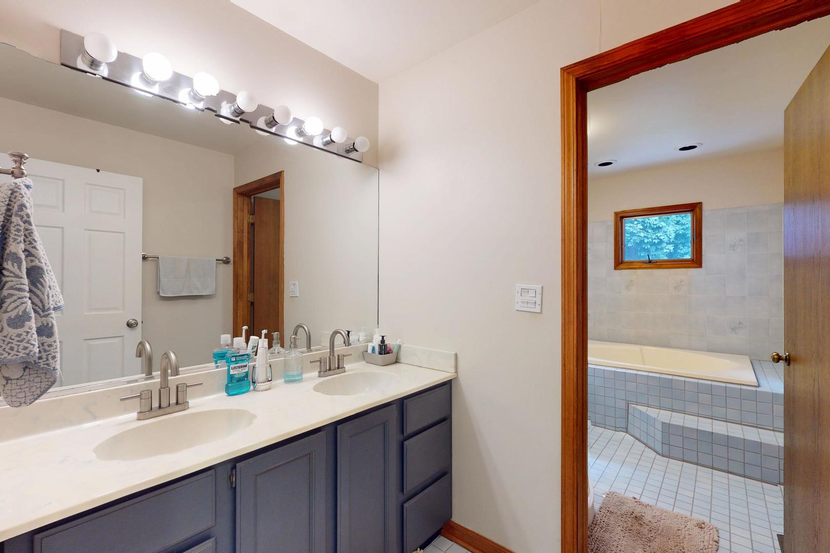 3350 Henley Street, Glenview, IL 60025