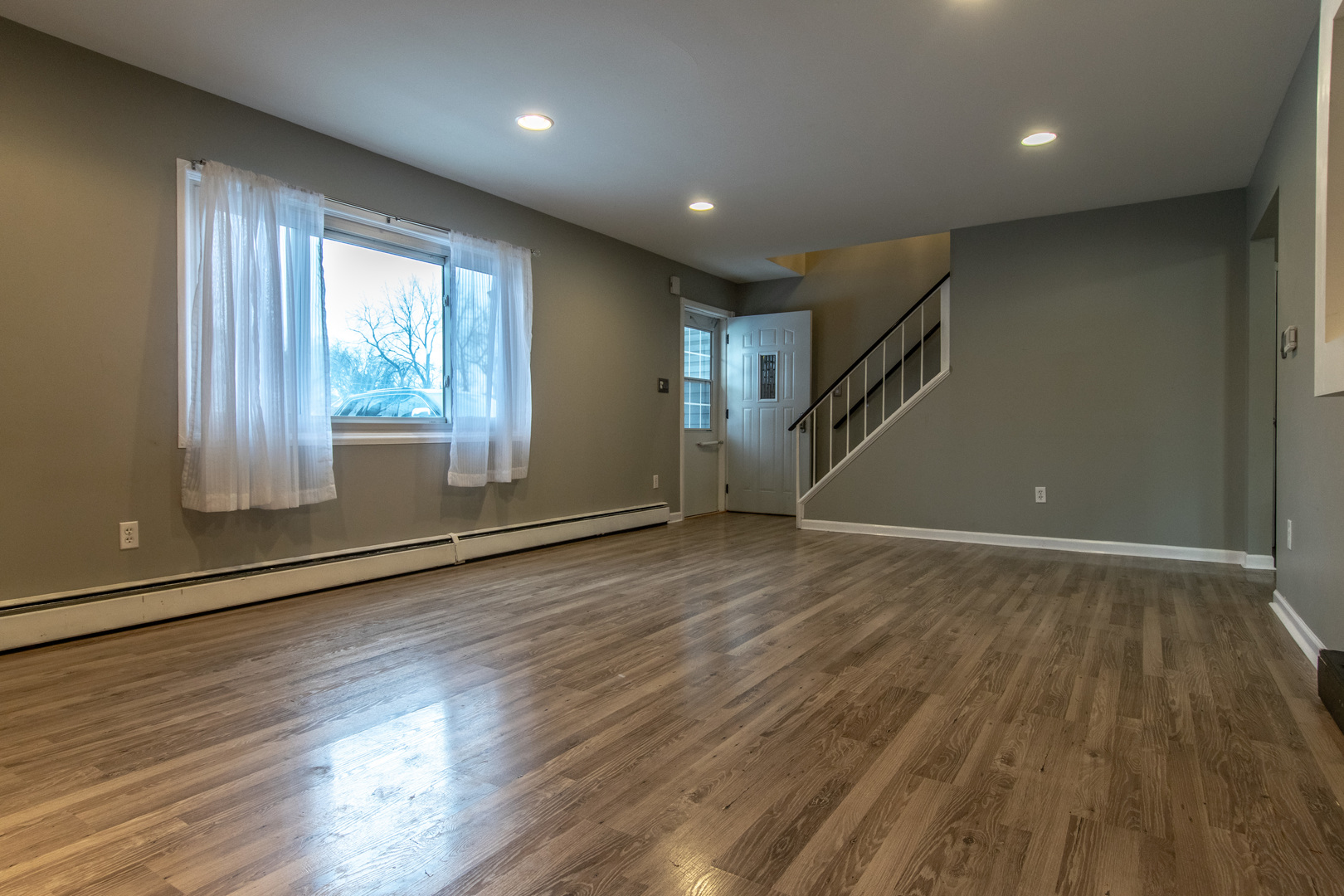 201 Oakwood Drive, Shorewood, IL 60404