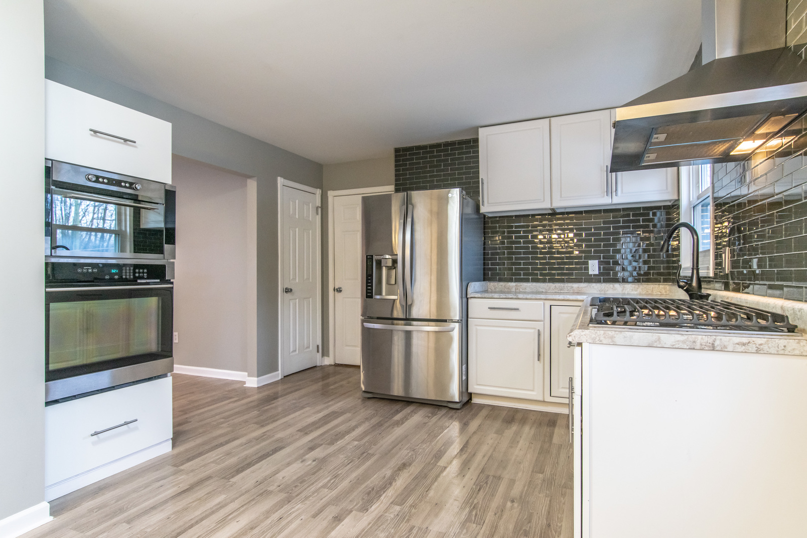 201 Oakwood Drive, Shorewood, IL 60404