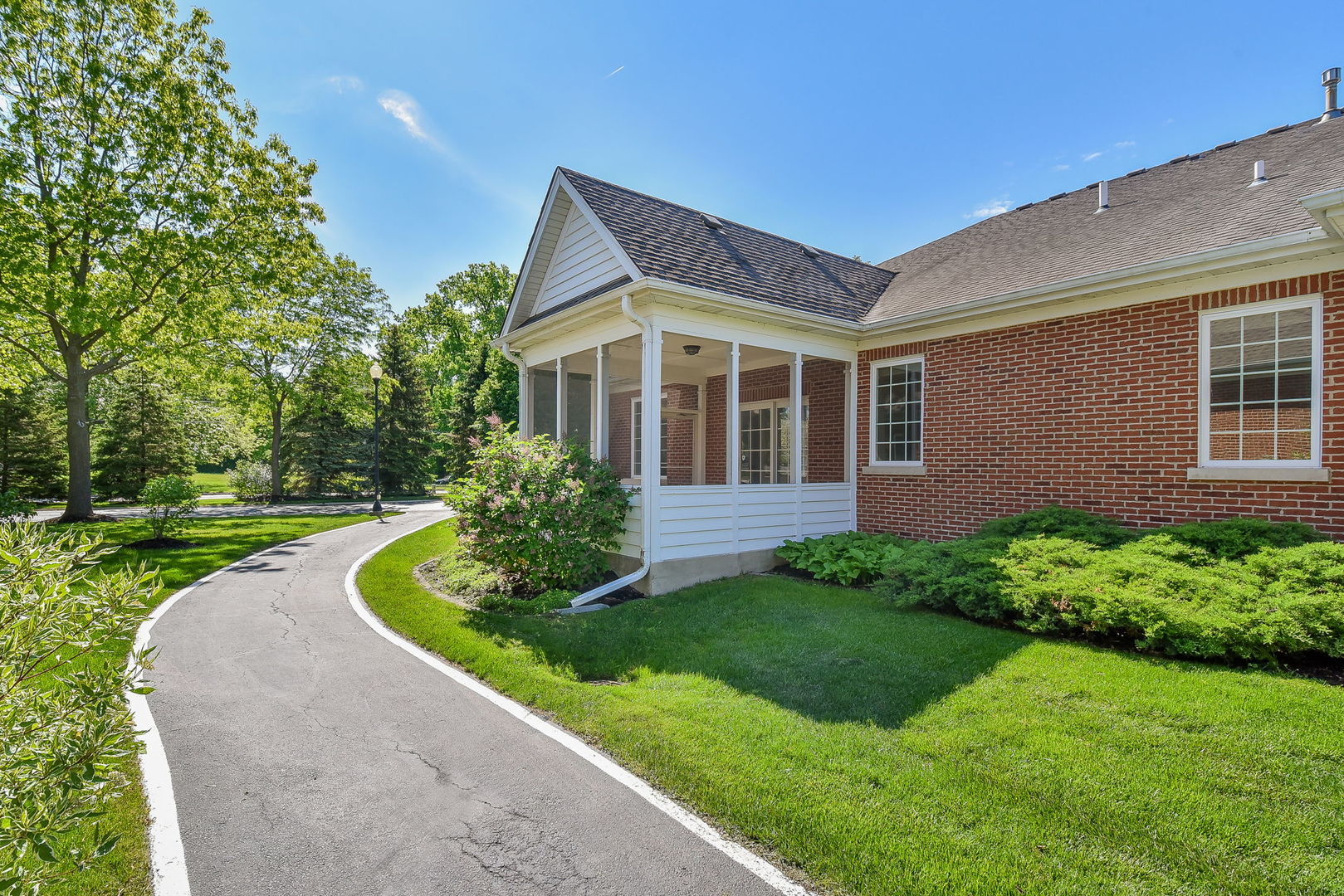 410 Delnor Glen Drive #410, St. Charles, IL 60174