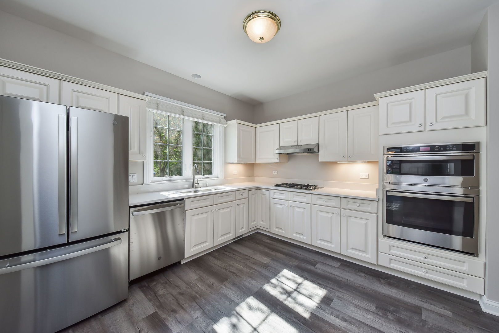 410 Delnor Glen Drive #410, St. Charles, IL 60174